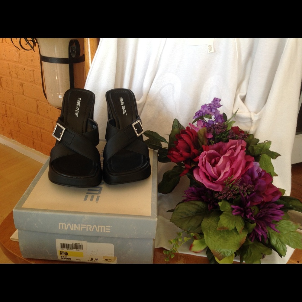 Black mainframe shoes slide mules 😍💋💋💋💋💋💋